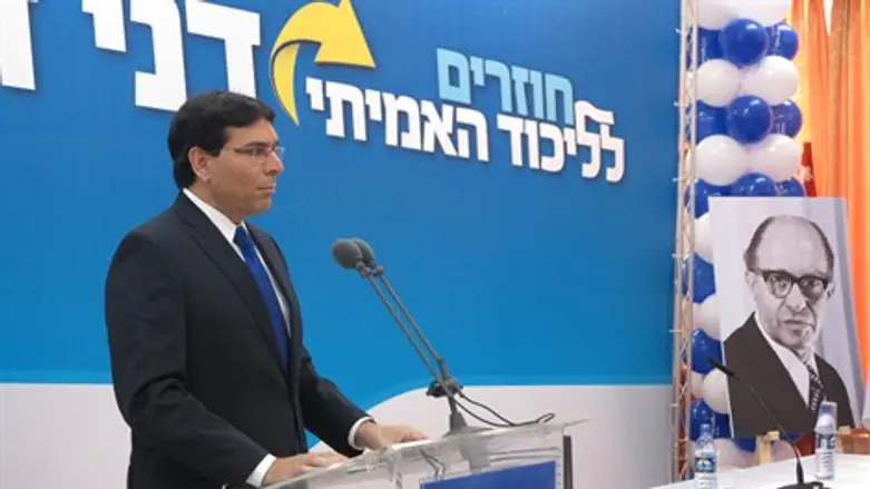 מתמודד. דנון