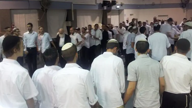 עולם התנועה מאוד רוחני. ריקוד של שמחה 