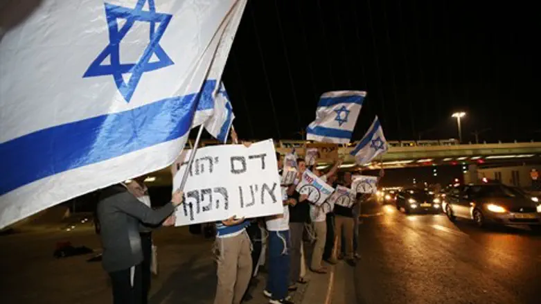 המפגינים בצומת גשר המיתרים