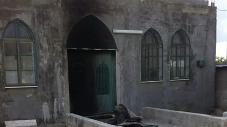 המסגד שדלתו הוצתה