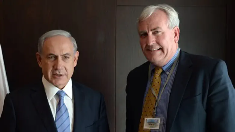 בנימין  נתניהו וקווין ויקרס