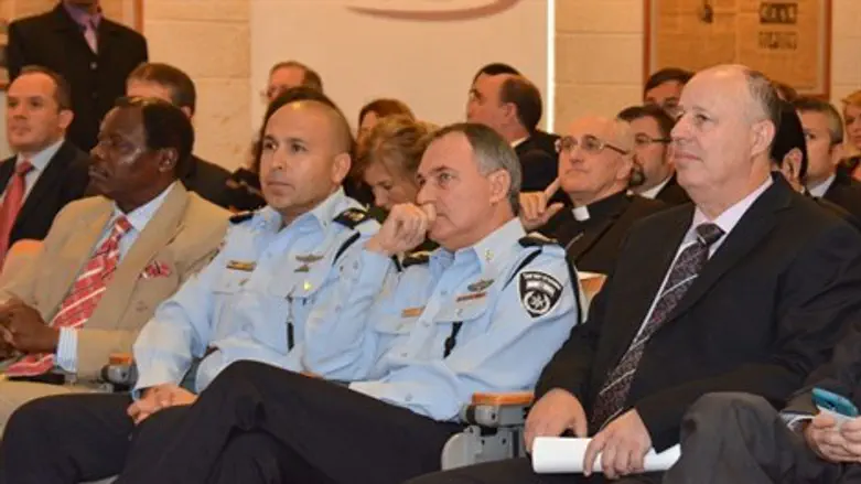 דנינו ושטייניץ