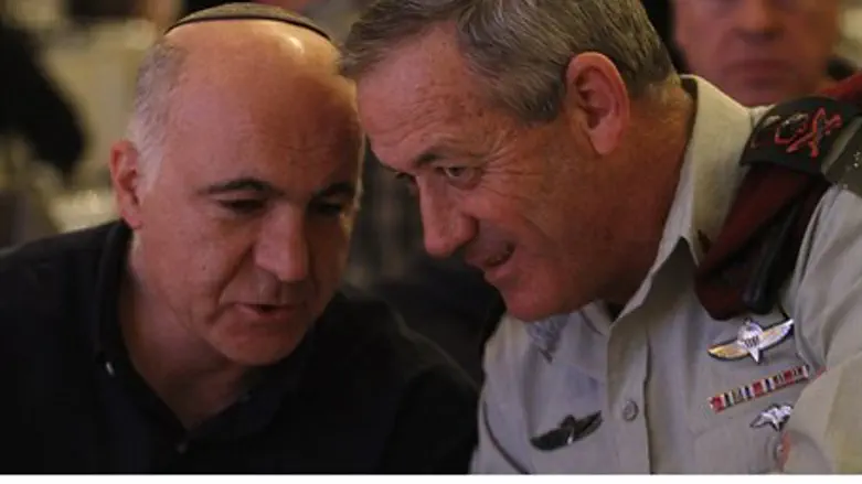 Benny Gantz (R) and Yoram Cohen