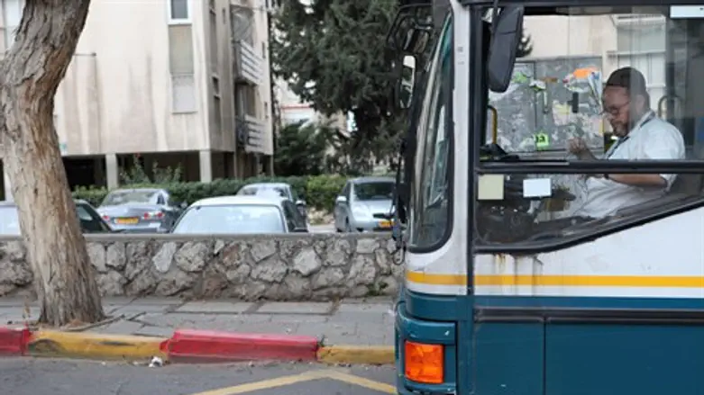 אוטובוס תחבורה ציבורית