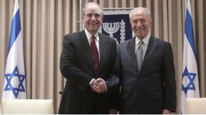 פרס ומיטשל בפגישה היום