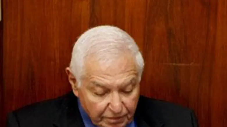 ממשיך לבדוק. המבקר