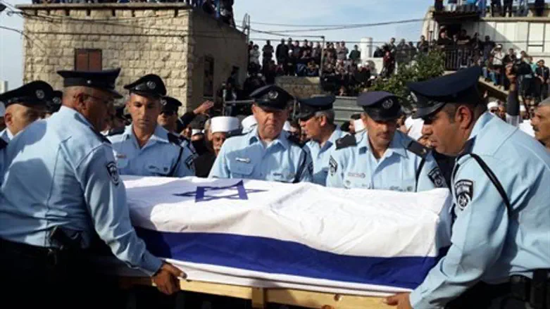 אלפים בהלוויה