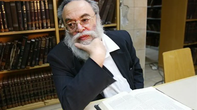 דבר שלא עוזב. הרב וייס