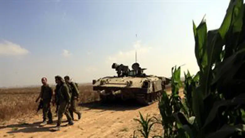 חיילים עורכים סריקות לאחר ניסיון הפיגוע