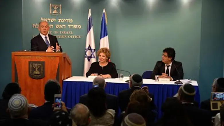 מסיבת העיתונאים, הערב