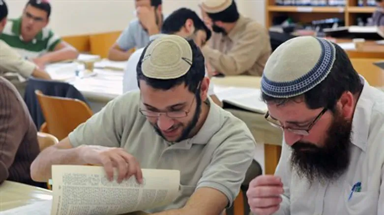 Laor claimed religious-Zionists use 'blood of Palestinians' in their matzot