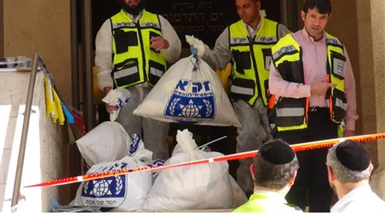 Сотрудники זק"א на месте теракта в Иерусалиме