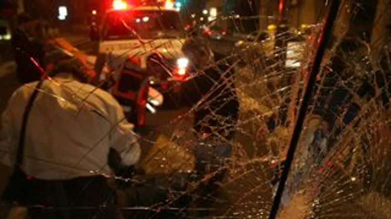 דלת זכוכית שבורה