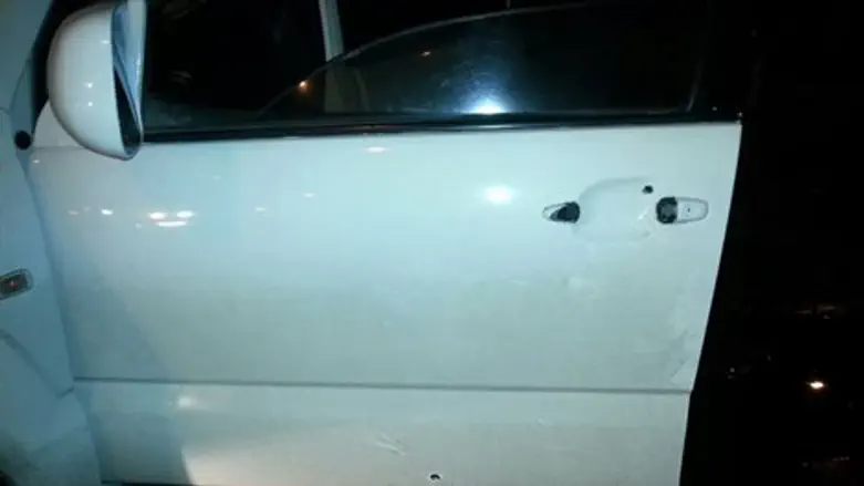 שני הקליעים בדלת הרכב