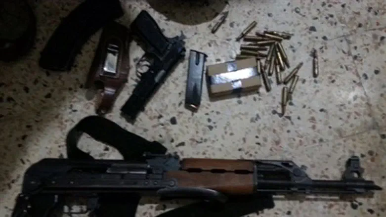 חלק מהאמל''ח שנתפס