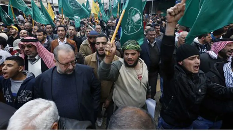 Islamist protesters shout anti-Israel slogans during demonstration in Amman