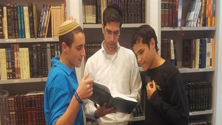 הלימוד ביחד יחד ללמד אותנו הרבה