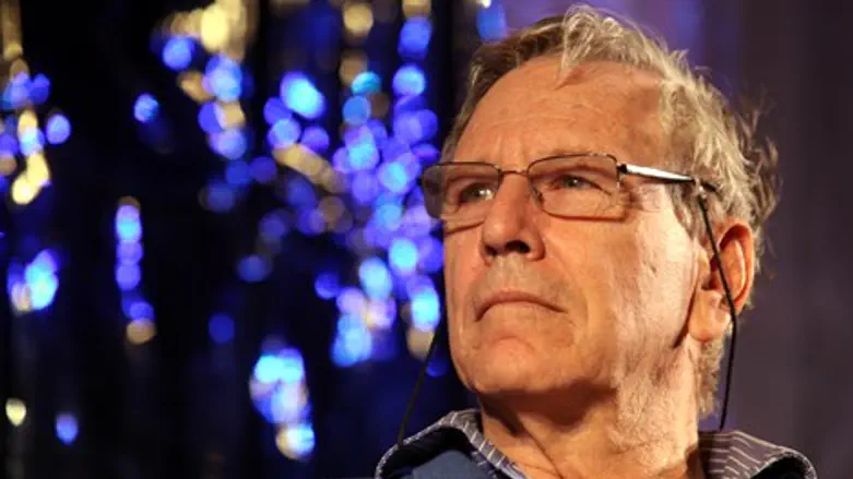 קורא לעולם. עוז