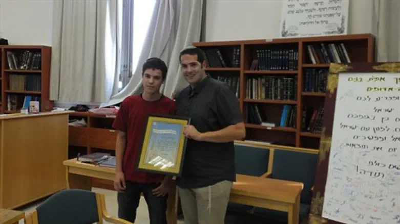 אהרון קרוב בבי"ס אמי"ת מעלה אדומים