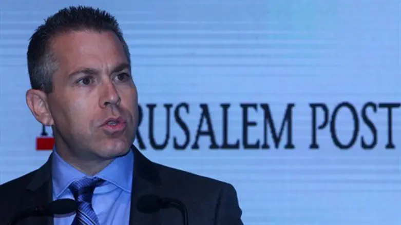 איומים רבים. ארדן