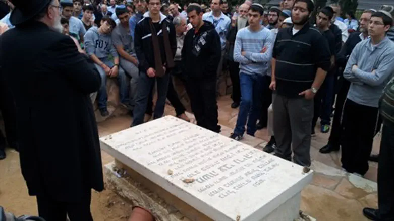 הקבר של הרב נריה