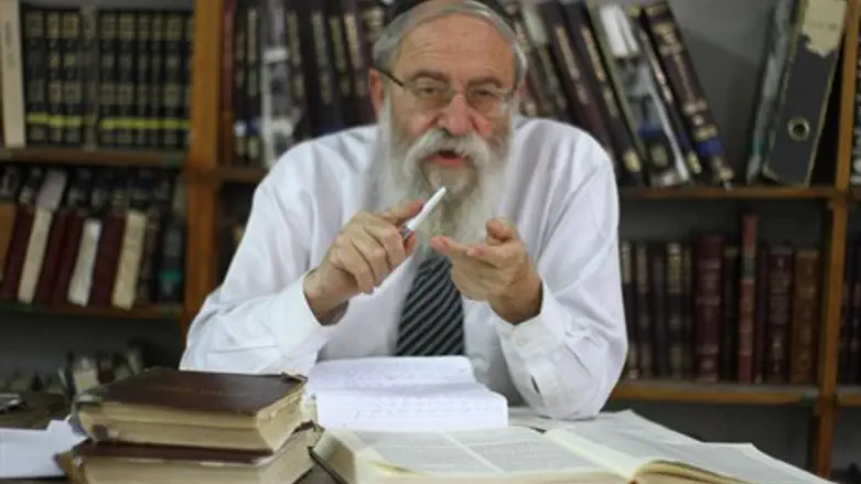 מחבר. הרב שטרן.