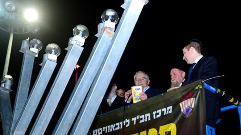 הדלקת נר חנוכה