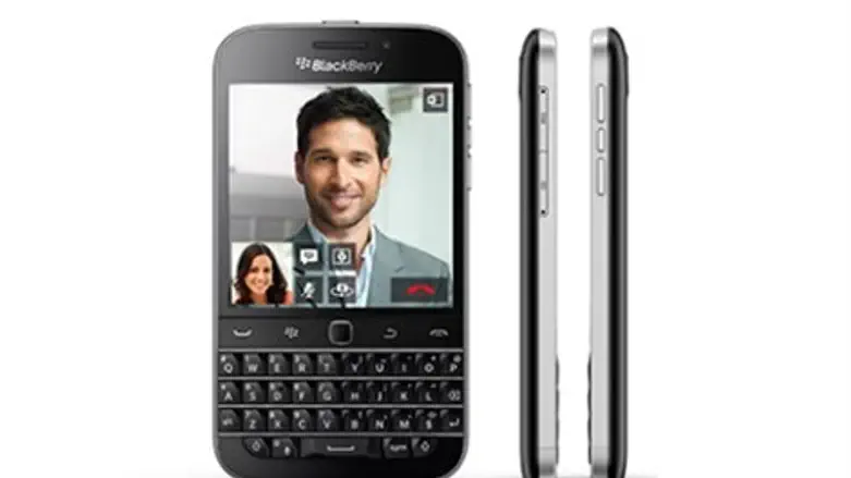 חוזרת לעיצוב הישן כדי לנסות למכור יותר. BlackBerry Calssic