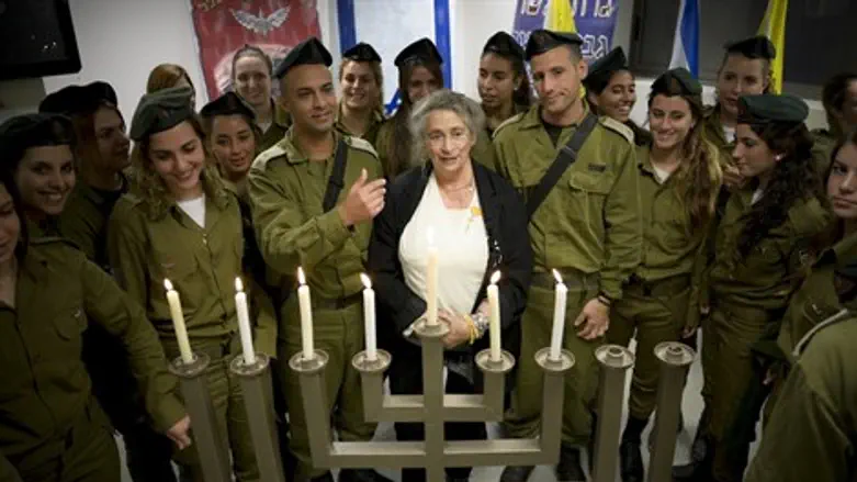 אשת הנשיא באוגדת עזה