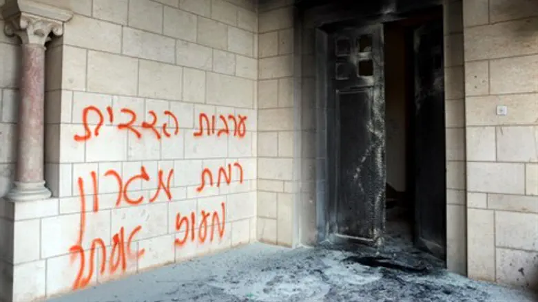 הצתת המנזר בלטרון