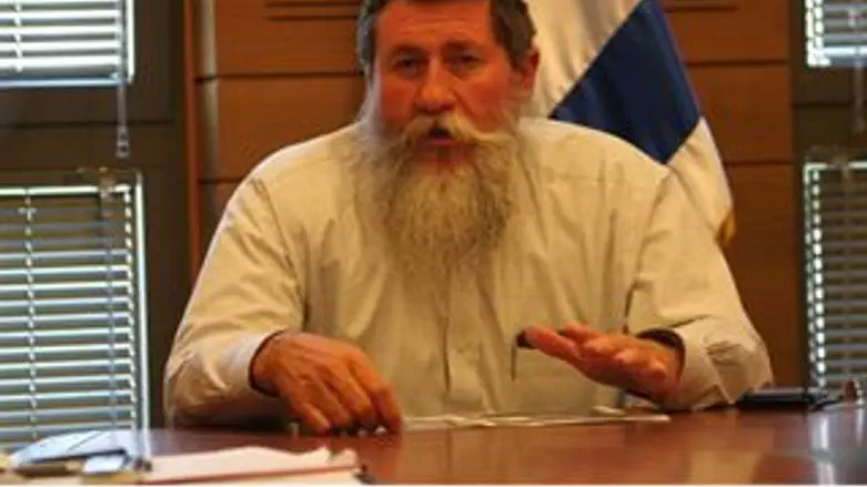 נתניהו מתעלל. כצל'ה