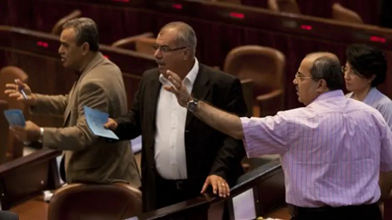 באורח טבעי ישולבו אזרחים ערבים במוסדות המדינה. הח"כים הערבים