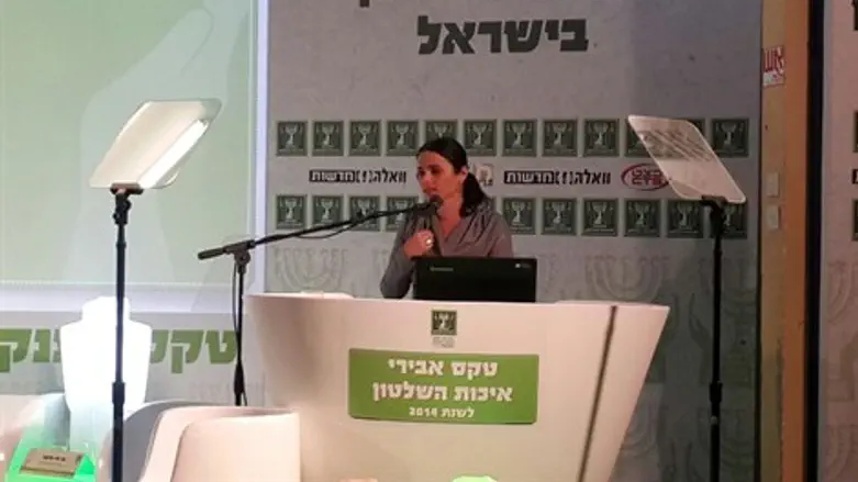 בלי ארגזים. איילת שקד