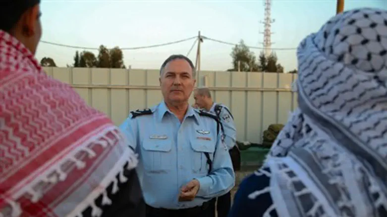 דנינו עם המסתערבים