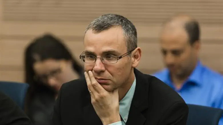 מודאג. לוין