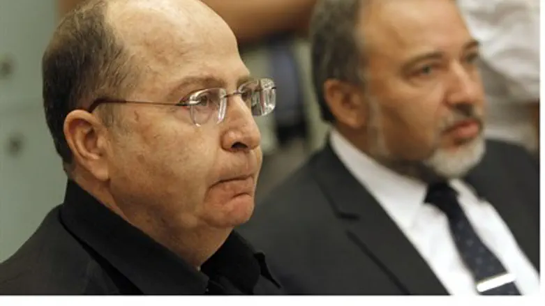 Moshe Ya'alon, Avigdor Liberman