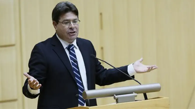 להוריד כפפות. אקוניס