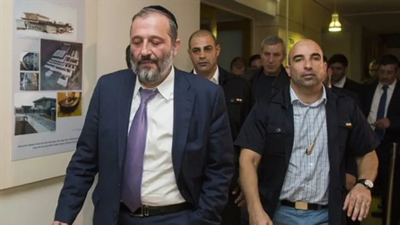 מחכה שיאלצו אותו לחזור. דרעי