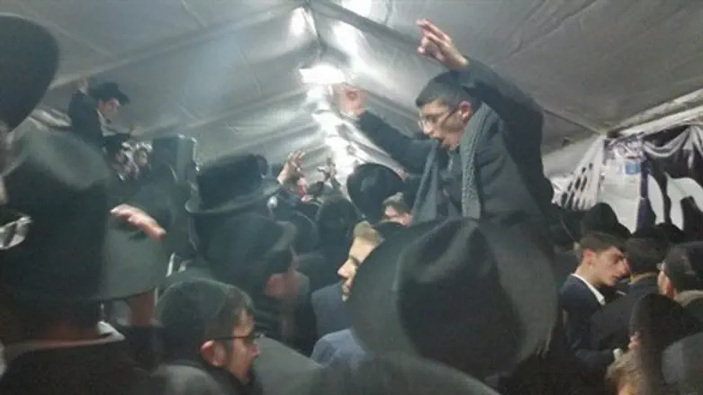 מאות באוהל מול בית משפחת דרעי