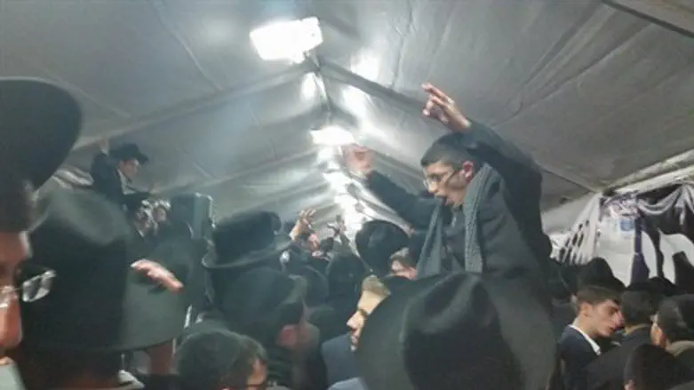 Молодые харедим на митинге в поддержку Дери