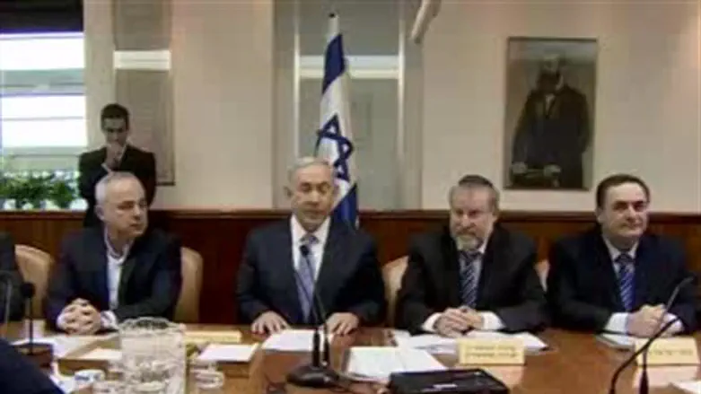 Биньямин Нетаньяху на заседании Кабмина