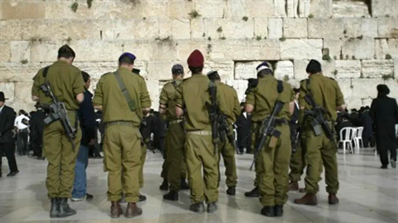 חיילים בכותל