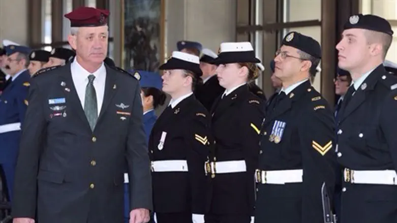 בני גנץ בקנדה