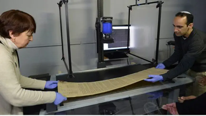 Photographing the Declaration of Independence