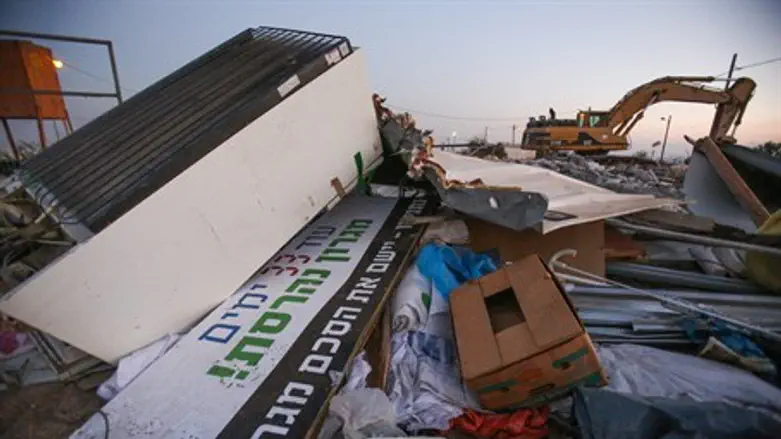 Destruction in Migron (file)