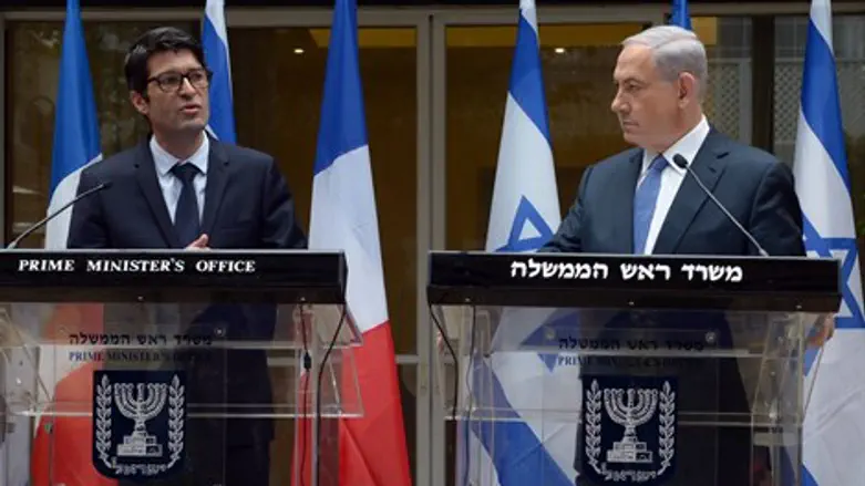 נתניהו והשגריר צרפתי. ארכיון