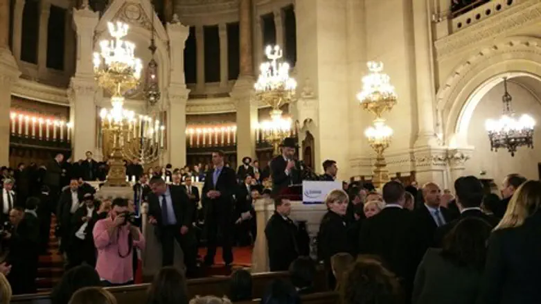 אירוע האזכרה בבית הכנסת בפריז