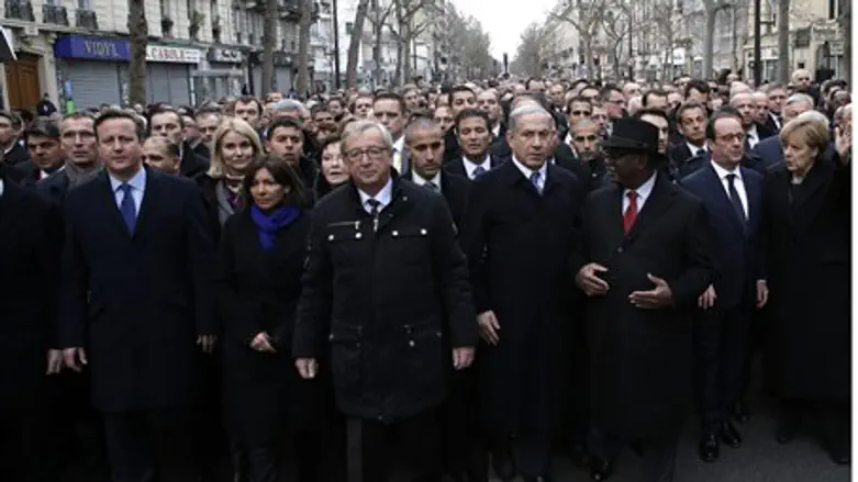 Binyamin Netanyahu joins other world leaders at Paris march against terror