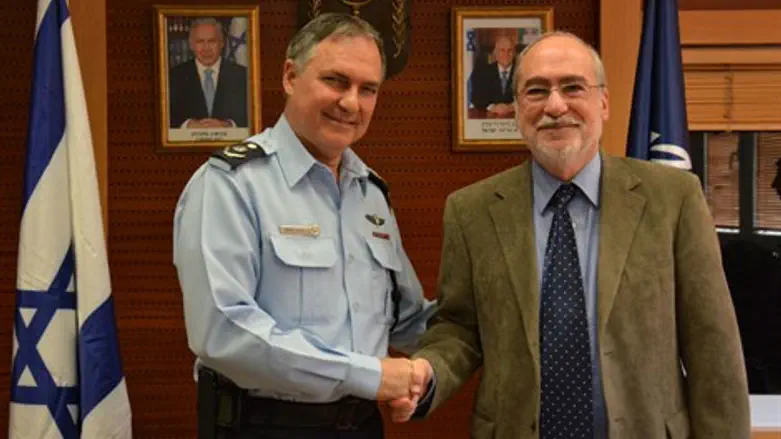 גרוניס ודנינו