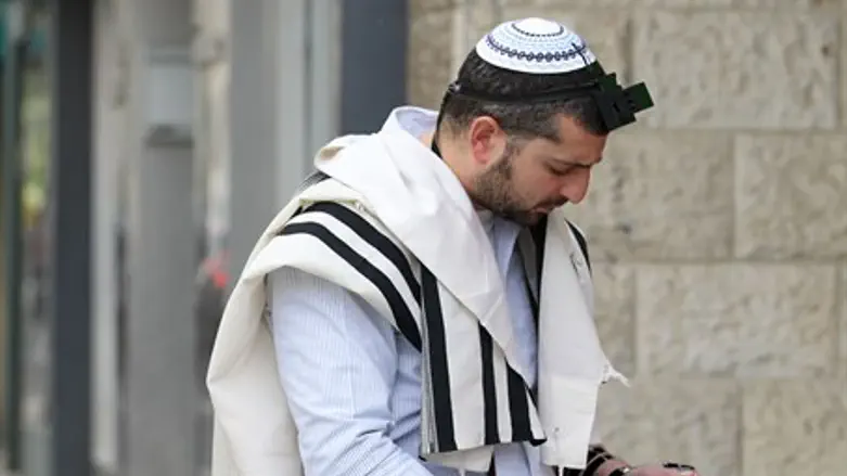 Man in talit and tefilin (illustration)